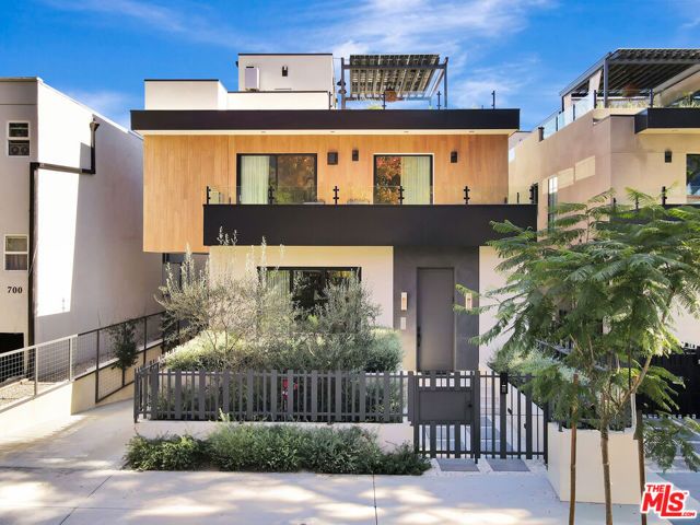 652 Huntley Drive 102, West Hollywood, CA 90069