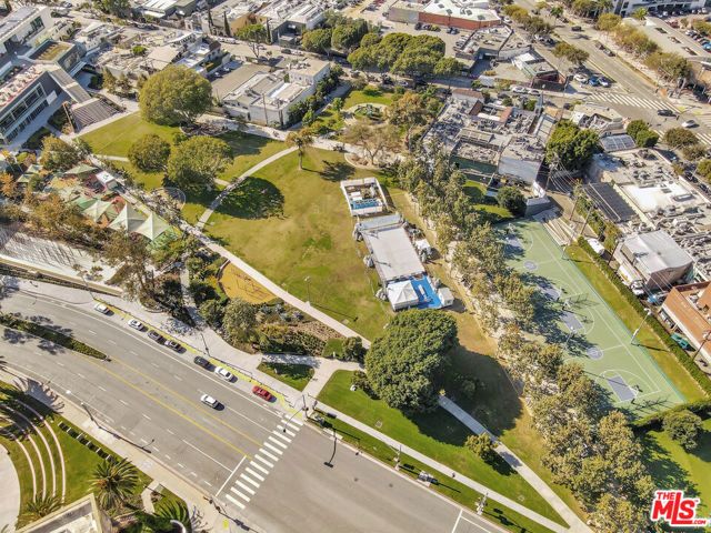 652 Huntley Drive 102, West Hollywood, CA 90069