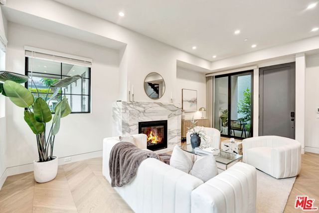 652 Huntley Drive 102, West Hollywood, CA 90069