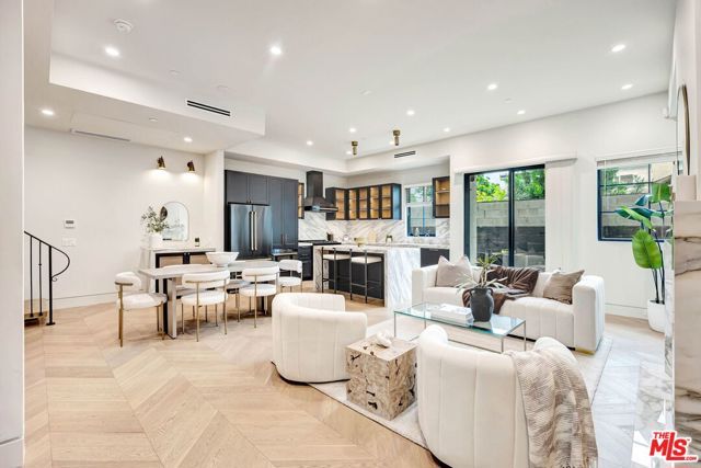 652 Huntley Drive 102, West Hollywood, CA 90069