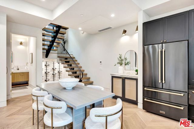652 Huntley Drive 102, West Hollywood, CA 90069