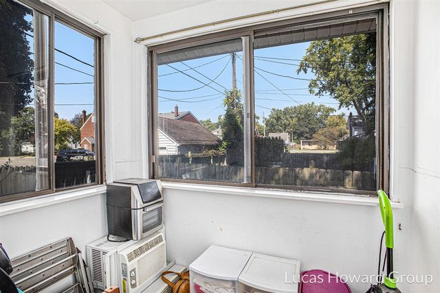 712 Lenore Avenue, Lansing, MI 48910