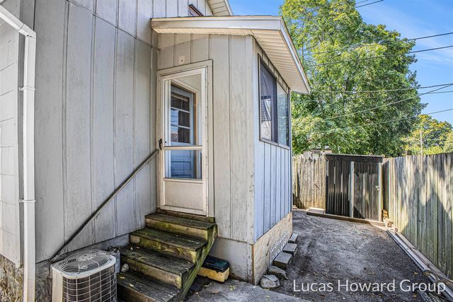 712 Lenore Avenue, Lansing, MI 48910