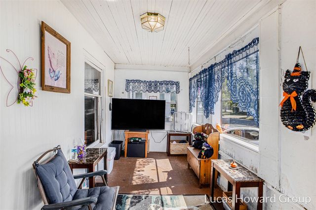 712 Lenore Avenue, Lansing, MI 48910