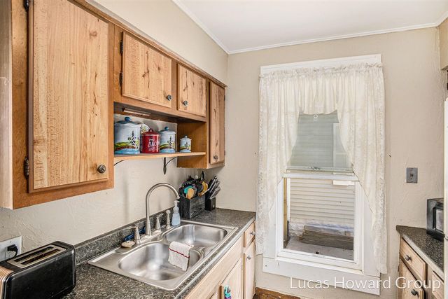 712 Lenore Avenue, Lansing, MI 48910