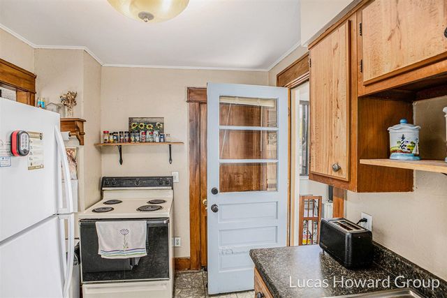 712 Lenore Avenue, Lansing, MI 48910