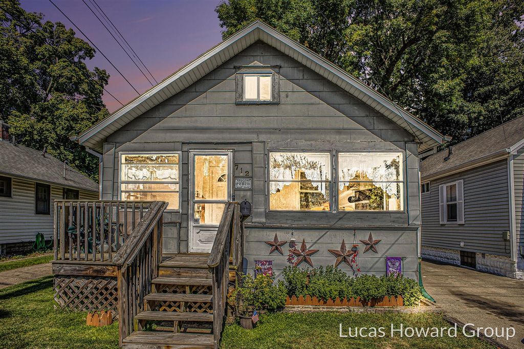 712 Lenore Avenue, Lansing, MI 48910