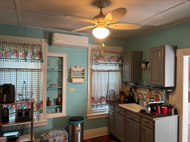 139 Tiffany St, Springfield, MA 01108
