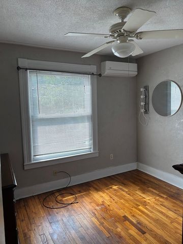 139 Tiffany St, Springfield, MA 01108