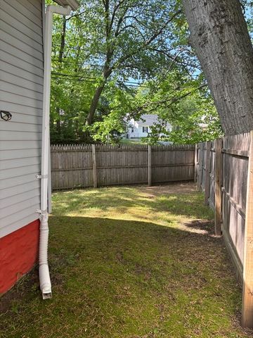 139 Tiffany St, Springfield, MA 01108