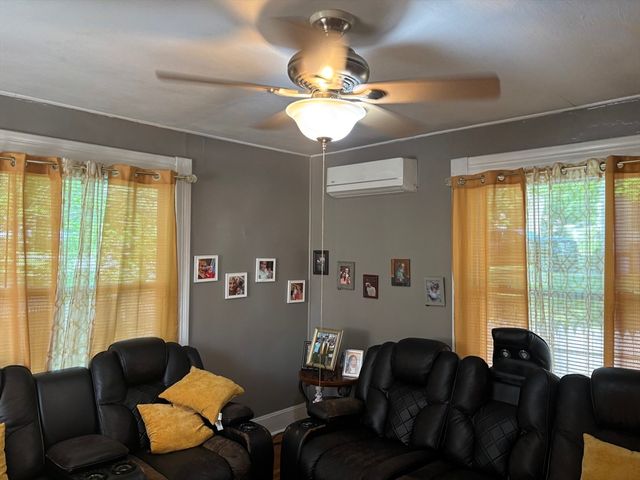 139 Tiffany St, Springfield, MA 01108