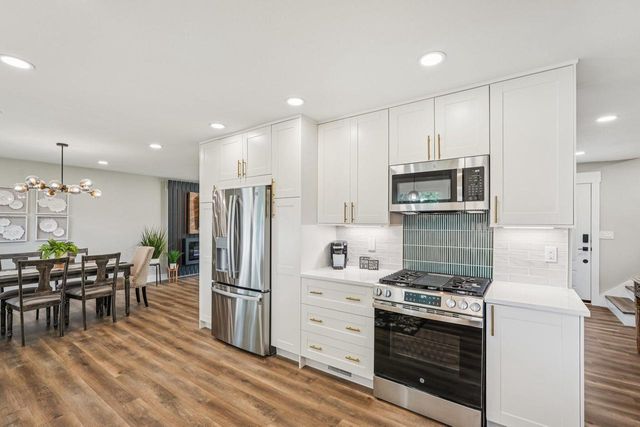 500 E Arthur DRIVE, Oak Creek, WI 53154