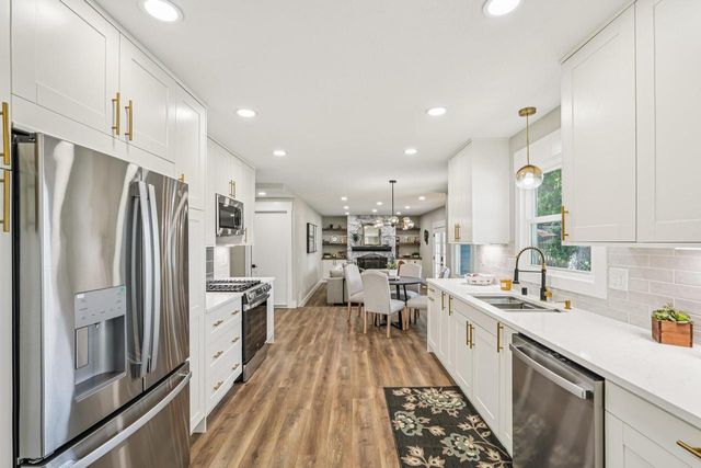 500 E Arthur DRIVE, Oak Creek, WI 53154
