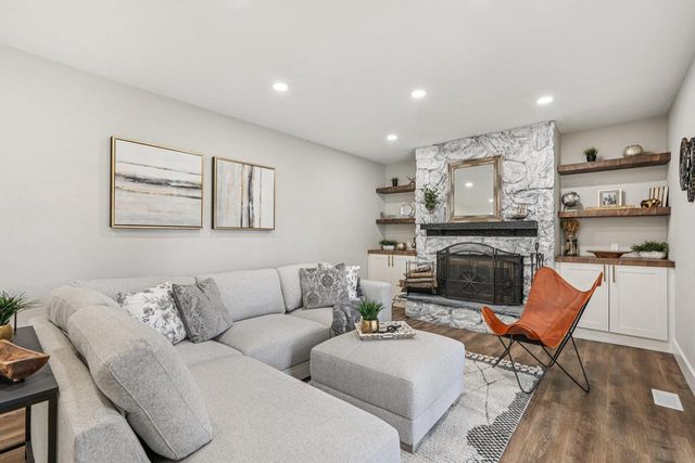 500 E Arthur DRIVE, Oak Creek, WI 53154