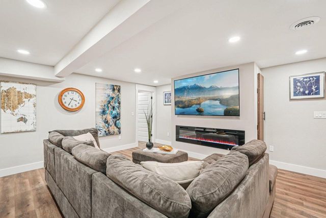 500 E Arthur DRIVE, Oak Creek, WI 53154