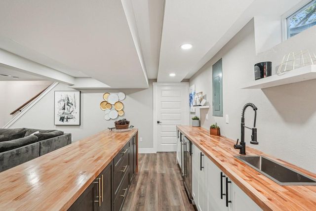 500 E Arthur DRIVE, Oak Creek, WI 53154