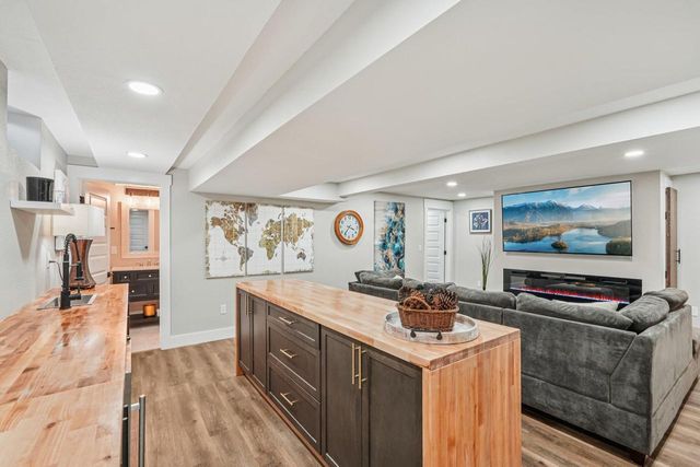 500 E Arthur DRIVE, Oak Creek, WI 53154