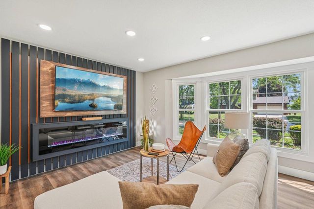 500 E Arthur DRIVE, Oak Creek, WI 53154