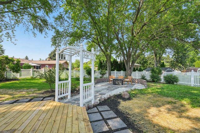 500 E Arthur DRIVE, Oak Creek, WI 53154