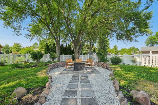 500 E Arthur DRIVE, Oak Creek, WI 53154