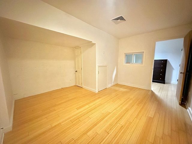 121 Beach Street 105, Boston, MA 02111