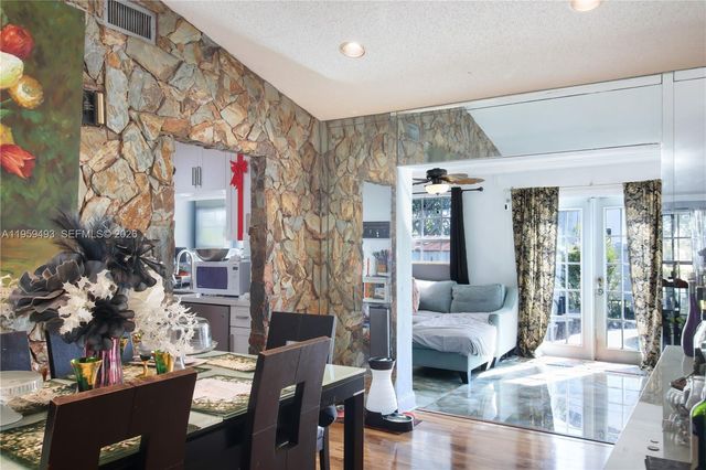 9710 NW 10th St, Pembroke Pines, FL 33024