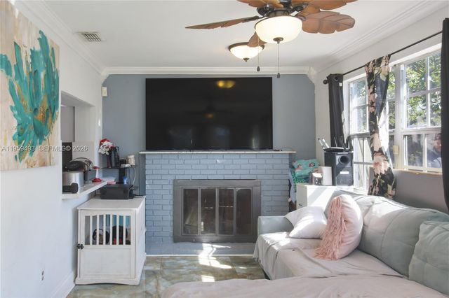 9710 NW 10th St, Pembroke Pines, FL 33024