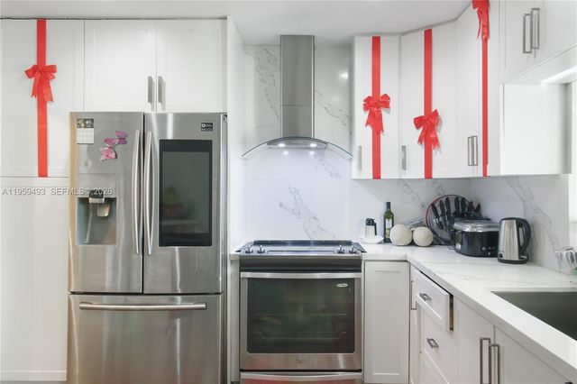 9710 NW 10th St, Pembroke Pines, FL 33024