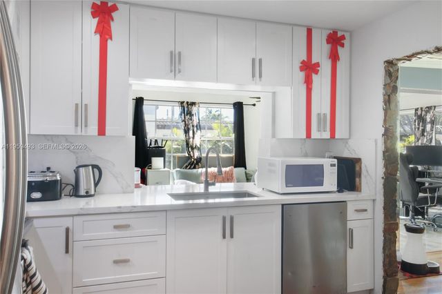 9710 NW 10th St, Pembroke Pines, FL 33024