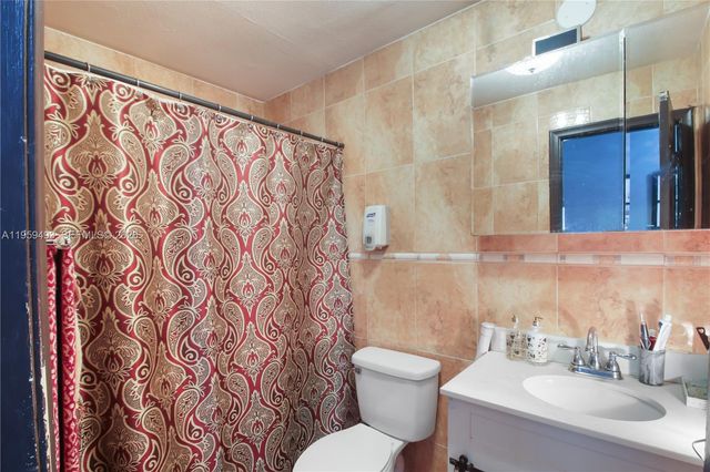 9710 NW 10th St, Pembroke Pines, FL 33024