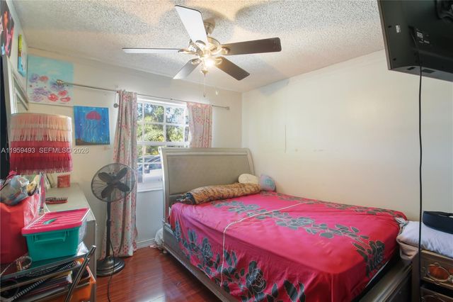 9710 NW 10th St, Pembroke Pines, FL 33024