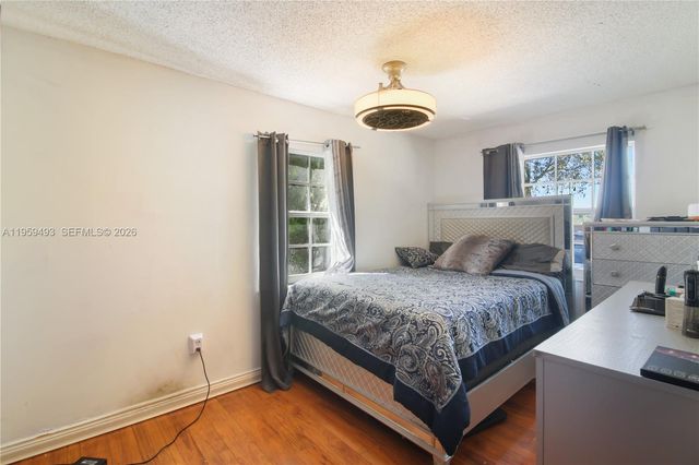 9710 NW 10th St, Pembroke Pines, FL 33024