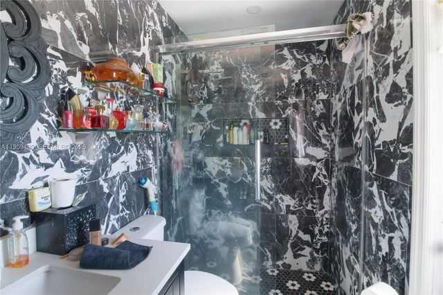 9710 NW 10th St, Pembroke Pines, FL 33024