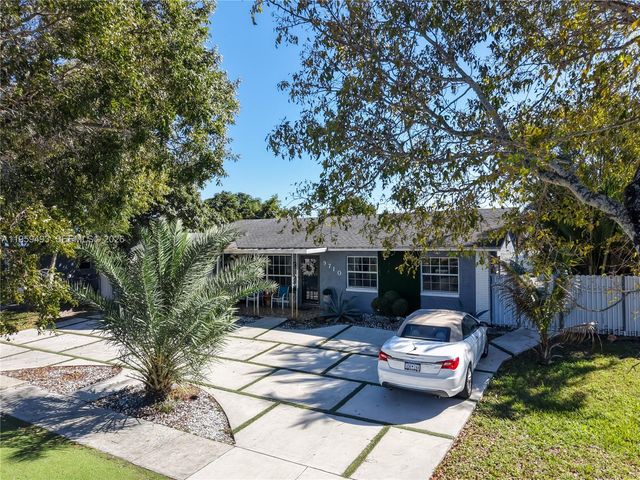 9710 NW 10th St, Pembroke Pines, FL 33024