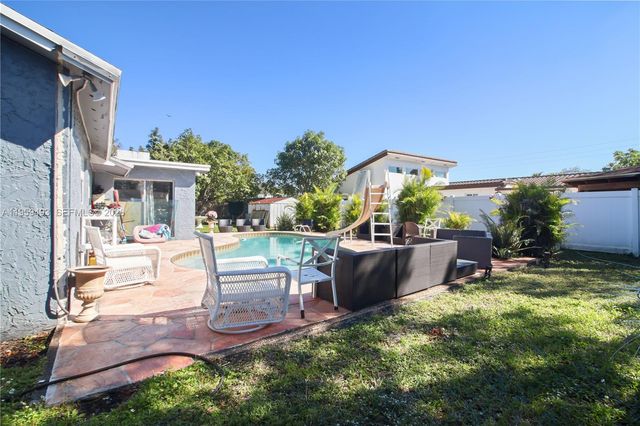 9710 NW 10th St, Pembroke Pines, FL 33024