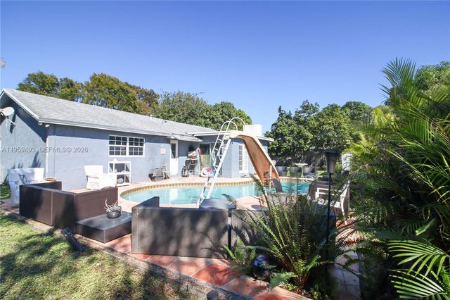 9710 NW 10th St, Pembroke Pines, FL 33024