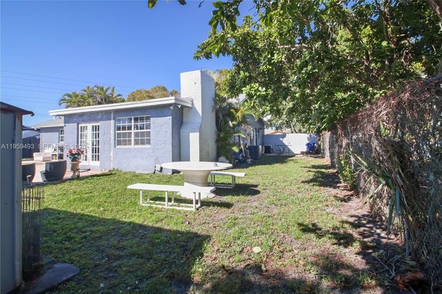 9710 NW 10th St, Pembroke Pines, FL 33024