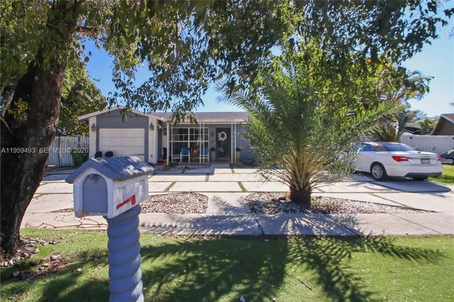 9710 NW 10th St, Pembroke Pines, FL 33024