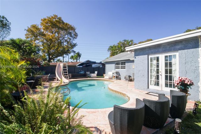 9710 NW 10th St, Pembroke Pines, FL 33024