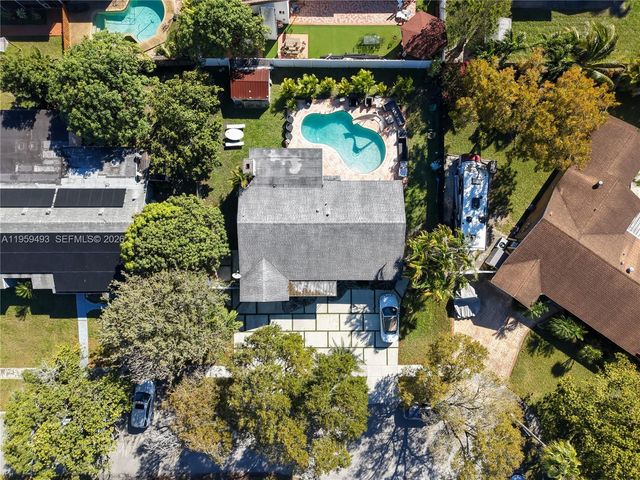 9710 NW 10th St, Pembroke Pines, FL 33024