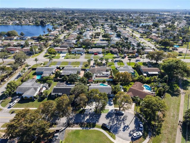 9710 NW 10th St, Pembroke Pines, FL 33024