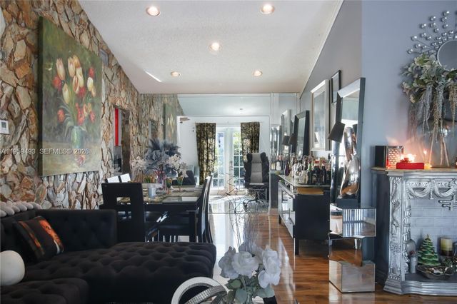 9710 NW 10th St, Pembroke Pines, FL 33024