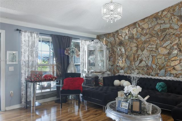 9710 NW 10th St, Pembroke Pines, FL 33024