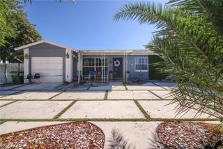 9710 NW 10th St, Pembroke Pines, FL 33024