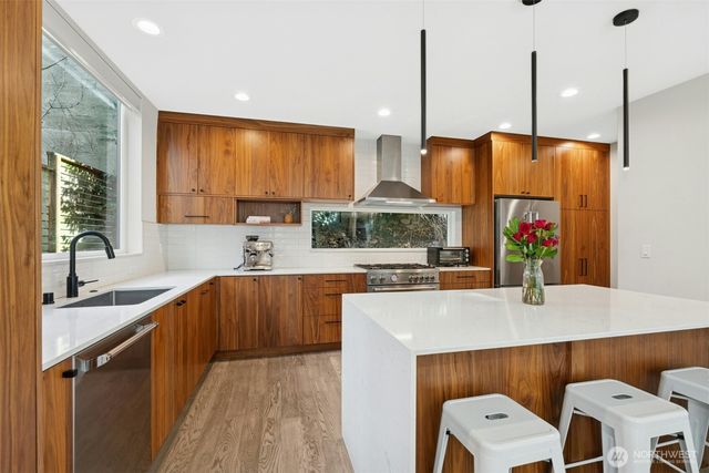 916 B 14th Avenue, Seattle, WA 98122