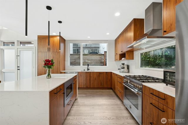 916 B 14th Avenue, Seattle, WA 98122