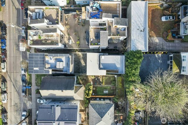 916 B 14th Avenue, Seattle, WA 98122