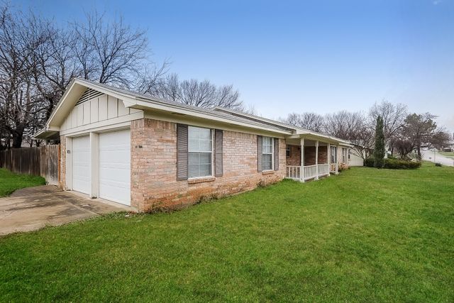 3001 Rufe Snow Drive, Richland Hills, TX 76118