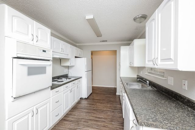 3001 Rufe Snow Drive, Richland Hills, TX 76118