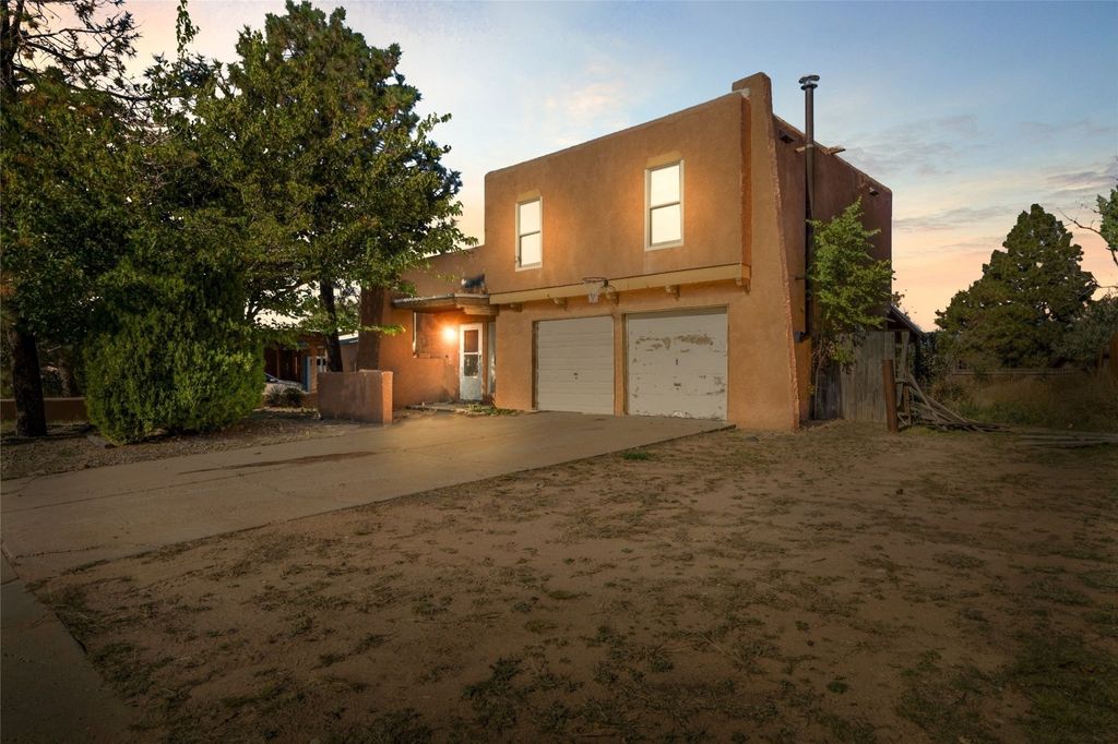 2312 Calle Pacifica, Santa Fe, NM 87505